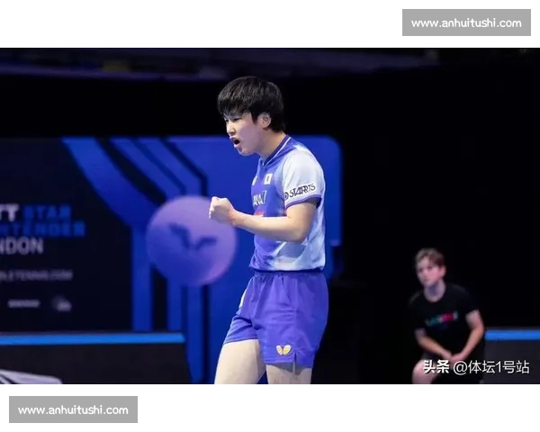 颁奖台冰火两重天：张本智和黑脸弃杯，华裔名将笑捧冠